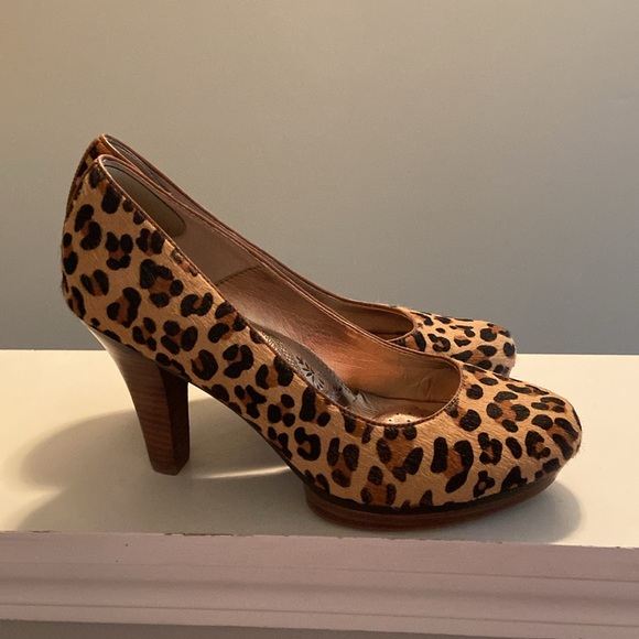Hot Pair of Leopard Print Broadway Pumps by Sofft - Picture 10 of 10